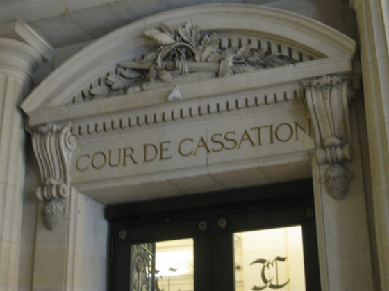 Formalisme du mandat donné à l'agent immobilier : consécration d'un simple ordre public de protection de la "loi Hoguet" (C. cass., Ch. mixte, 24 fév. 2017, n° 15-20.411)