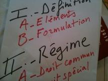 Le plan dichotomique dit "en deux parties" : le redoutable art de communication des juristes. Mais, pourquoi la dichotomie ?