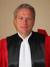 Selon le Prof. Hervé CROZE, les Facultés de droit doivent sortir des Universités ! Selon le Prof. Hervé CROZE, les Facultés de droit doivent sortir des Universités !