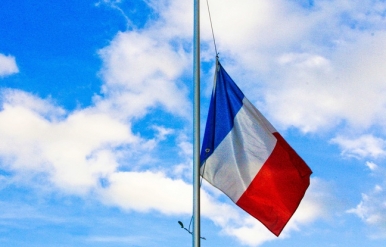 "Loin de chez nous", chant pour Pierre et Cédric, Bérets verts du Commando Hubert, morts pour la France. "Loin de chez nous", chant pour Pierre et Cédric, Bérets verts du Commando Hubert, morts pour la France.
