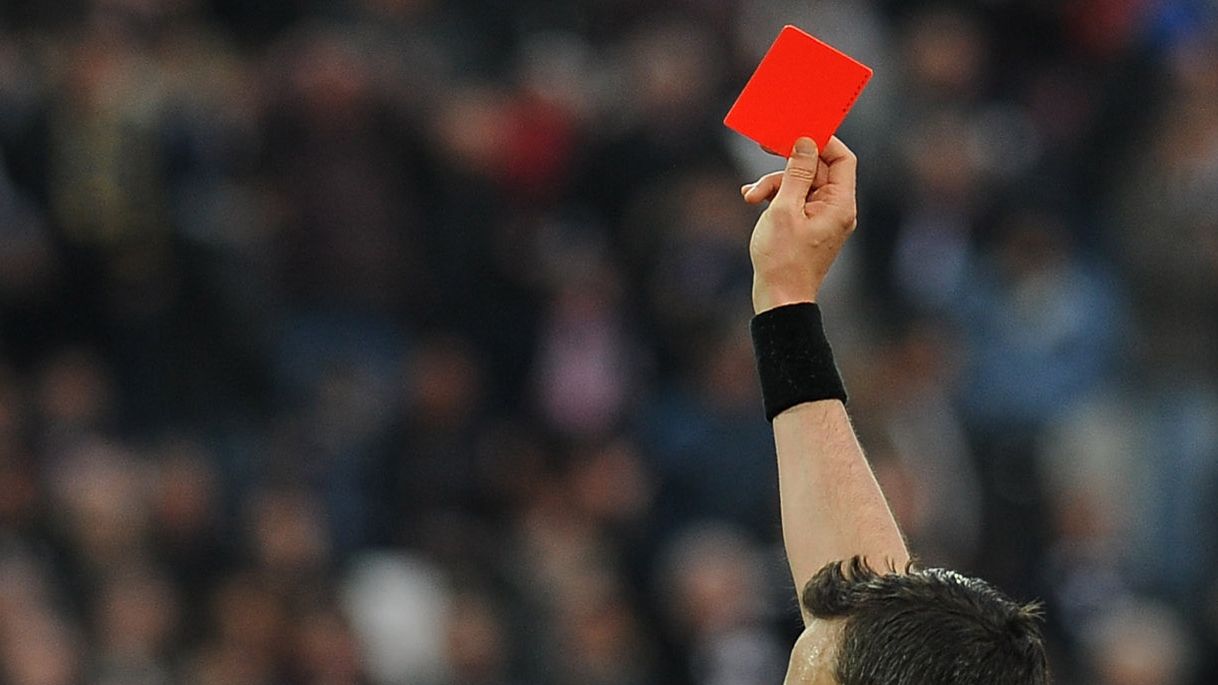 Carton rouge pour Michel PLATINI : 8 ans de suspension du monde du football pour un paiement "déloyal"   Carton rouge pour Michel PLATINI : 8 ans de suspension du monde du football pour un paiement "déloyal"