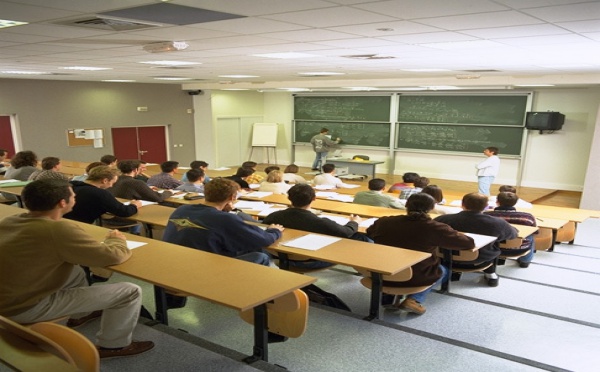 Répondre à la question, sans transformer le sujet. De la Faculté à la vie professionnelle : répondre à la question. Remarques en forme de "presque-corrections"...