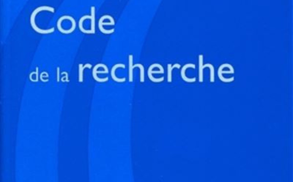 « Le serment des docteurs relatif à l'intégrité scientifique est le suivant : En présence de mes pairs. Parvenu(e) à l'issue de mon doctorat...»