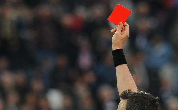 Carton rouge pour Michel PLATINI : 8 ans de suspension du monde du football pour un paiement "déloyal"  