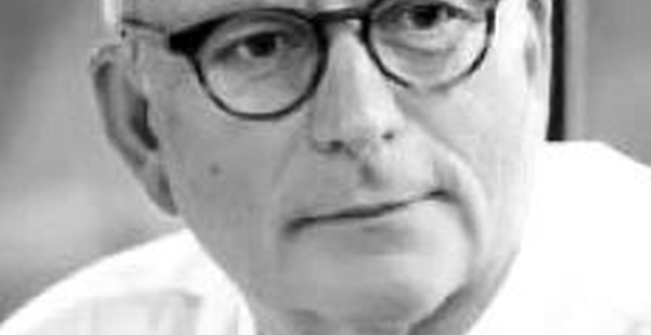 La société doit être mise en cause "par l'intermédiaire de ses représentants légaux" ou "en la personne de ses représentants légaux". Quelle formule préférer ? (Exemple : Cass. com., 9 novembre 2022, 20-19.077, Publié).